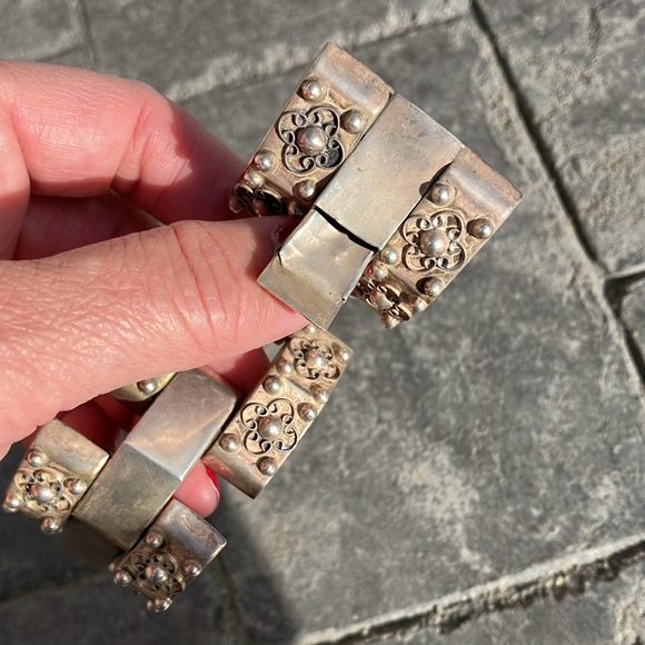 Incredible Vintage Puzzle Bracelet - Picture 10 of 11